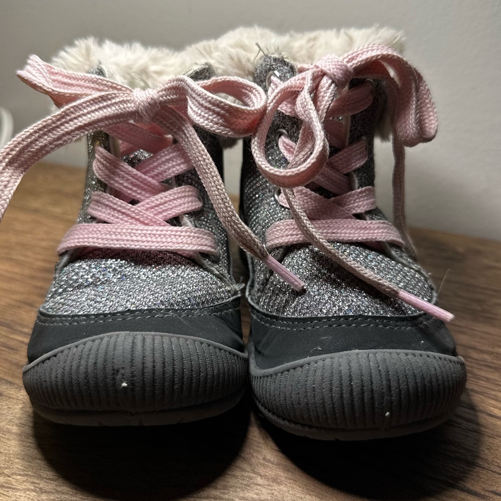OshKosh B'gosh | Gray Joyita Boot | Baby/Toddler Size 6